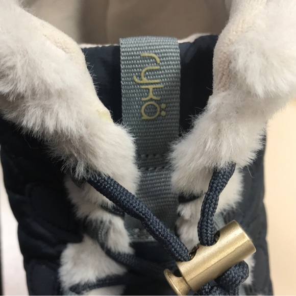 Women’s Ryka navy water repellent snow ankle boots, Size 8.5M - Picture 8 of 11